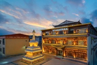 7 Days Premium (Shangri-La Dukezong Ancient Town Center Store)