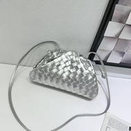 BV Female Bag Niche Design Woven Cloud Bag Fashion Shoulder Messenger Bag Portable Dumpling Bag BV33