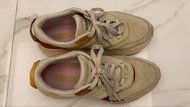 Hoka One One Bondi 7 Sneakers Beige