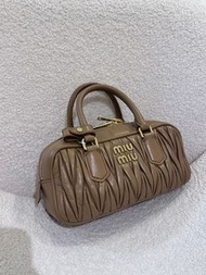 全新Miumiu Arcadie  matelasse small 單肩手提包 焦糖色5BB123_N88_F098L_V_YOT