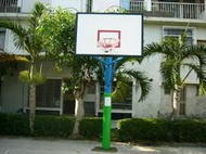 單柱式籃球架 籃板為玻璃纖維籃球板 戶外運動器材