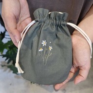 小菊花手刺繡束口袋/收納袋