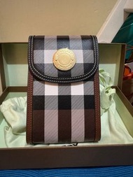 BURBERRY 經典樺木棕格紋手機包