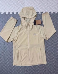 The North Face 北面夏季 防曬衣 修身女款 防紫外線PUF50+ 超薄冰感皮膚衣 透氣 隔熱 防風 防水 防曬服 連帽風衣 夾克外套