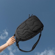 Tomtoc 地球紋理 • 熔岩過境 斜肩包