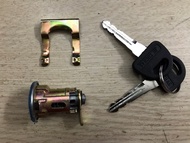 Nắp bình xăng ngoài  ổ khóa Suzuki Carry  Daewoo Damas