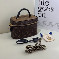 LV Vanity 小號 老花鏈條 斜孭袋 化妝包 棕褐色