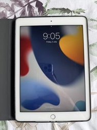Apple iPad Air 2 32GB WiFi Silver with case cover and charging cord