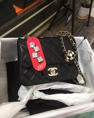 典精品 Chanel 全新 AS1786 黑色 淡金鏈 mini coco 足球金球 限定版 方胖子 17 cm 斜背包