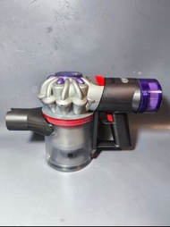 Dyson v8 vacuum無線吸塵機，淨主機一部不帶電池，全機已深層清潔乾淨，整體機件運轉良好吸力強勁，外觀非常新淨，保養6個月，歡迎查詢!
