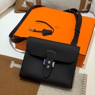 全新男款中性HERMES SAC A DEPECHES21cm黑色琺瑯方釦