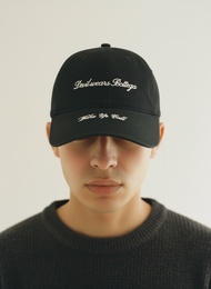 DEVIL WEARS PRADA | หมวกปักลาย devil wears prada สีดำ ปักลายขาว