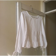 [Buy 1 get 1 free] White babydoll style shirt, bow tie, free 1 shirt as shown.