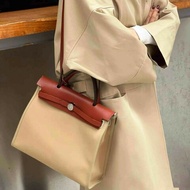 Hermes  Herbag31 手提斜挎包 卡其色拼楓葉紅帆布包A刻