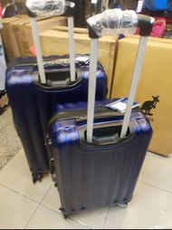 全新kangol行李箱，28吋，可以加大，密碼鎖，飛機輪，如照片，只能板橋江子翠捷運站五號出口自取，28吋1580元，24吋1380元，不議價