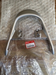 84100-KPH-700ZA กันตกเหล็กท้ายเบาะ W-125i ไฟเลี้ยวบังลม แท้เบิก