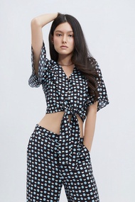 ESP เสื้อเบลาส์ลายจุดแต่งโบว์ ผู้หญิง สีดำ | Dot Print Blouse with Bow Tie Detail | 5859