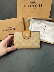 Coach蔻馳女短夾中奶茶棕零錢包翻蓋新款信封卡包