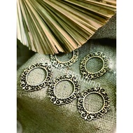 Scrabbook / Dowry Round frame Ornament size 9x7cm