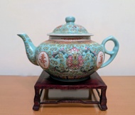 旧藏～早期景德鎮製 .仿古刻花粉彩萬壽無疆大茶壺