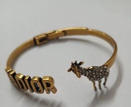 Dior Jadior字母長頸鹿滿鑽開口手環