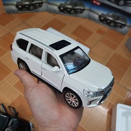 Mô hình xe ô tô Lexus LX570 XLG tỉ lệ 1:24 đồ chơi trẻ em xe bằng sắt chạy cót có đèn và âm thanh