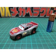 TOMICA CARS LIGHTNING MCQUEEN