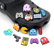 น่ารัก 1pcs Jibbitz shoe charms การ์ตูน ธีมเกม Pac-Man Crocs ถอดได้ diy decorate pvc รองเท้าแตะ accessories หัวเข็มขัด ของขวัญคริสต์มาสสำหรับเด็ก 1000 รุ่น สําหรับคุณเลือก