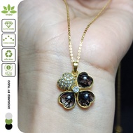 Q1377 4-Leaf Clover Pendant with Black Hair Wrapped V10K TUDO - Big, thick heart pendant, grass size