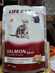 makanan kucing life cat adult 85gram daging ikan basah bermutu pakan anggora persia saset