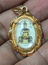 ล๊อคเก็ต หลวงพ่อโสธร ปี 2508 นิยม (ภาษาจีน) สภาพไม่ผ่านการใช้เก็บสวยมาก รับประกันแท้ครับ