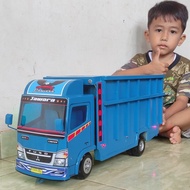 Terlaris Mainan mobil truk kayu mobilan miniatur truk oleng + LAMPU