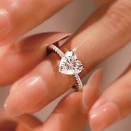 แหวนเพชรโมอีสรูปหัวใจ 2 กะรัต บ่าข้างฝังเพชรแถว เงิน92.5% ชุบทองคำขาว พร้อมใบเซอร์GRA(D2058)