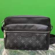 LV/路易威登outdoor黑武士郵差包 好成色 黑花男士 郵差包 雙層相機包  黑花拼色 尺寸：26x20x10.5cm