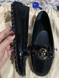 Original Sepatu Wanita Louis Vuitton Loafers Black on Gold