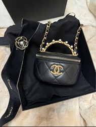 Chanel 23b🖤黑色 珍珠 手柄 圓餅水桶 小廢包 送山茶花扣