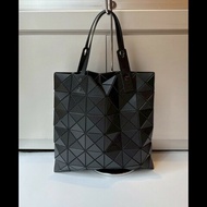 Issey Miyake BAOBAO 啞光黑托特包 6×6（中格）