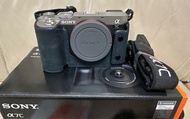 超新淨 行貨 銀色 Sony A7C ILCE-7C/ILCE-7CL Body  淨機身 包 Mon貼 皮製機身保護套 全新SONY相機帶 Full set