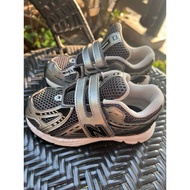 new Balance Children's Shoes Size Eu27.5 (16cm) Second Hand Good Condition Rarely Used 1 Cover. The 