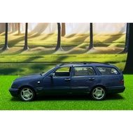 Anson 1: 18 Mercedes-Benz e-class Travel Tank Car Fully Equipped with Four-Open Rear Door Cannot Ope