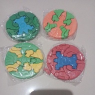 4 Seeds - CD robot Toy Contains 4 Seeds....