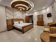 Rumah 100 mΒ² dengan 1 bilik tidur dan 1 bilik mandi peribadi di Usman Chowk (Deluxe King room by The