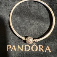 潘朵拉Pandora蝴蝶結手環(硬環）。只戴過2次。手環直徑16公分