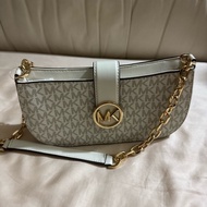 全新滿版白色鏈條半月包Michael kors