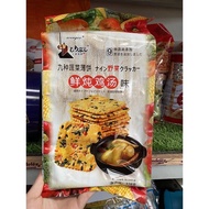 Taiwanese Wingoo Crispy Biscuits 328 grams (Vegetable or Chicken Stew Flavor)