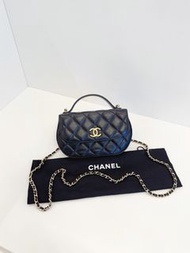 Chanel 23A Clogo bag 黑金半月马鞍包