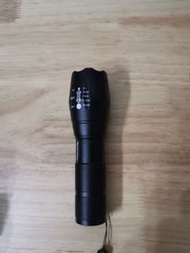 雙光源變焦手電筒