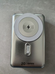 Remax 20W 磁吸無線充電行動電源
