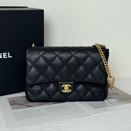 CHANEL 愛心調節釦口蓋包 24 - 黑金