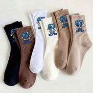 4 Pairs Random Color Crew Socks, Six Seven Hands 6 7 Meme Meme Retro Style Fun Cotton Crew Socks, So